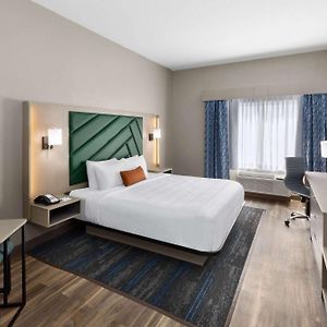 King Room Mobility or hearing accessible